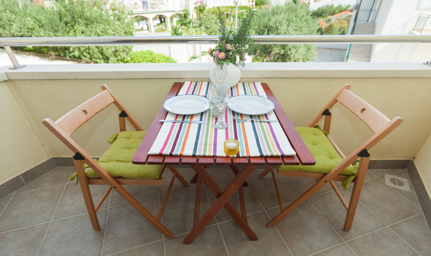 Balcony with dining table