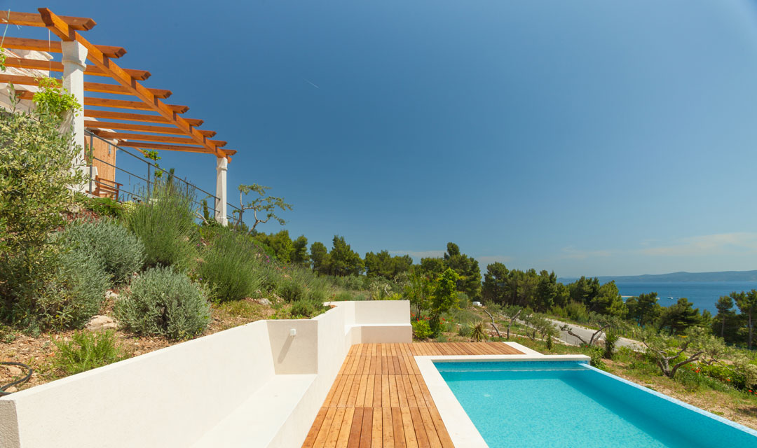 Swimming pool with sea view